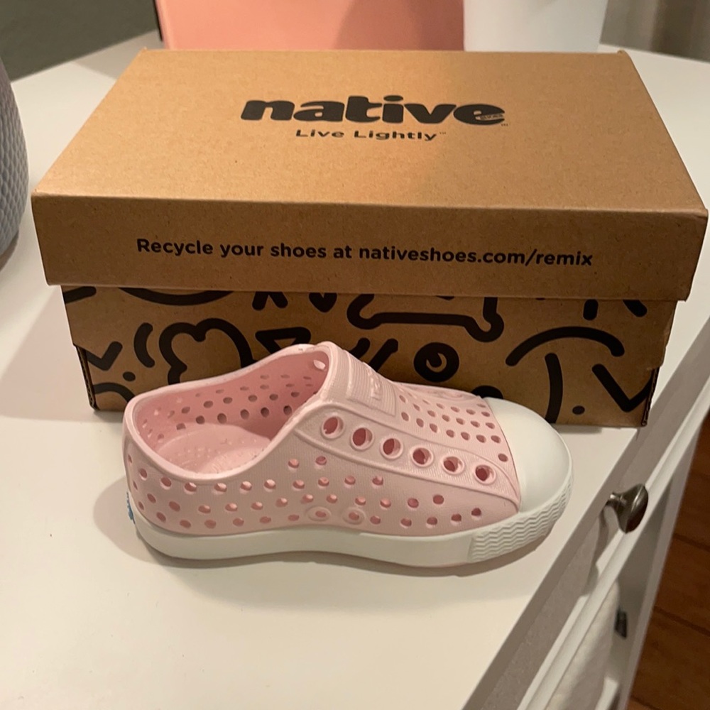 Native shoes girl